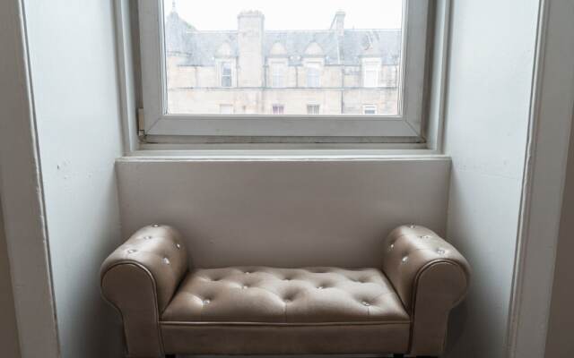 Newly Refurbished 1 Bedroom Flat