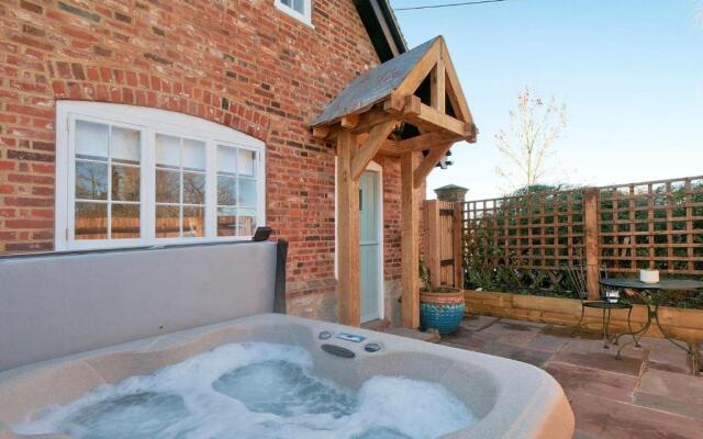 The Annexe with Hot Tub