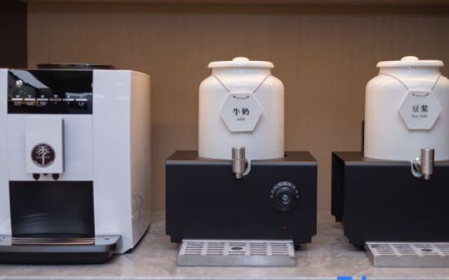 JI Hotel (Shanghai Jinping Road Subway Station)