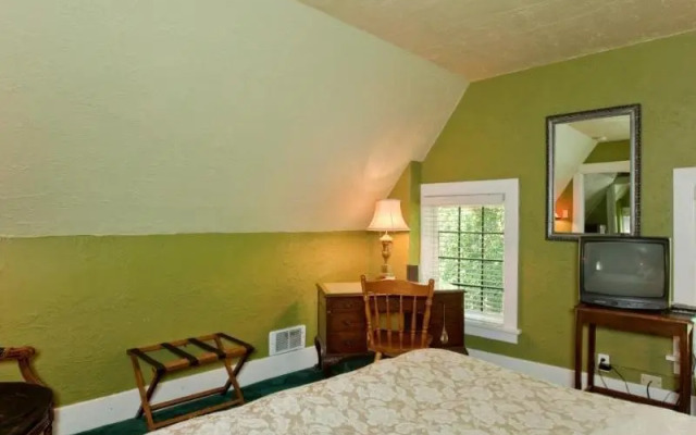 Bacon Mansion Bed and Breakfast