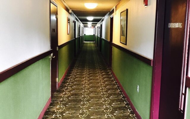 Sutton Suites Hotel