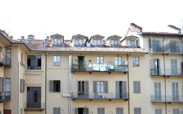 ROSSO MAGENTA - Luminoso loft in centro e a due passi dalla stazione