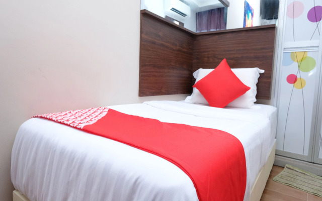OYO 768 Fajar Baru Boutique Hotel