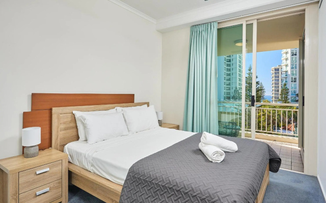 Maldives Resort – Guest Rooms – Gold Coast