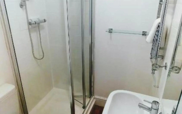 OYO Lonsdale Guest House