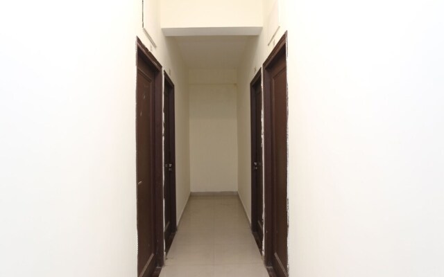 Oyo 30850 Hotel Hira