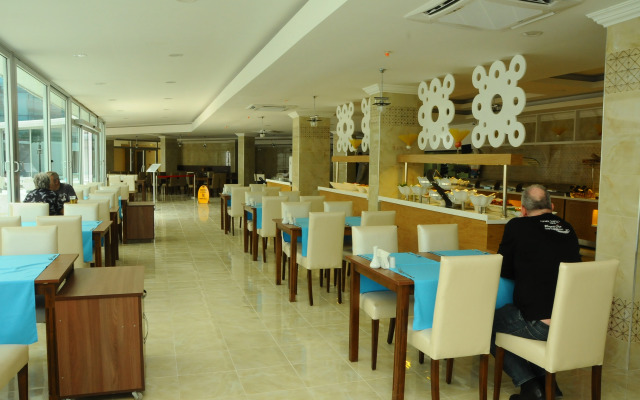 Side Legend Hotel
