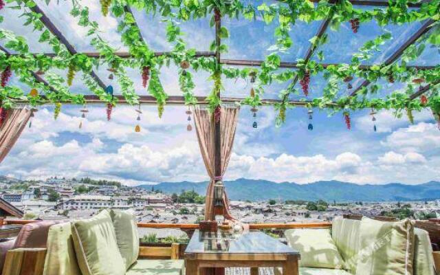 Lijiang Shishan House