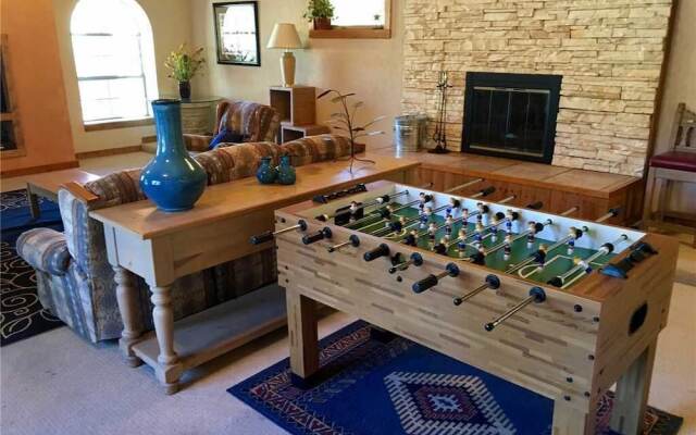 Blue Bear Retreat - Eight Bedroom Cabin