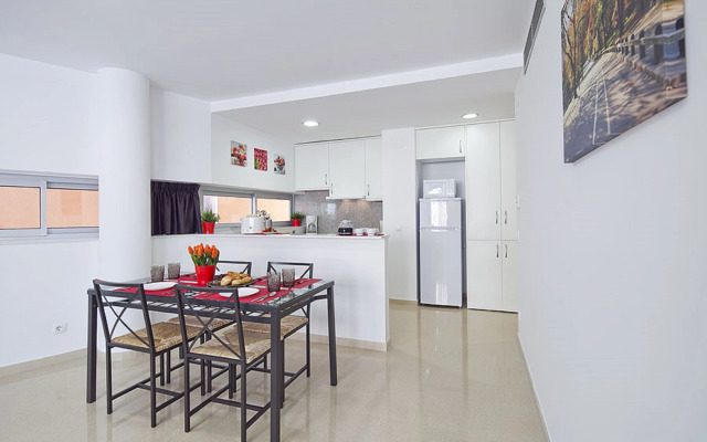 Charmsuites Paralel Apartments