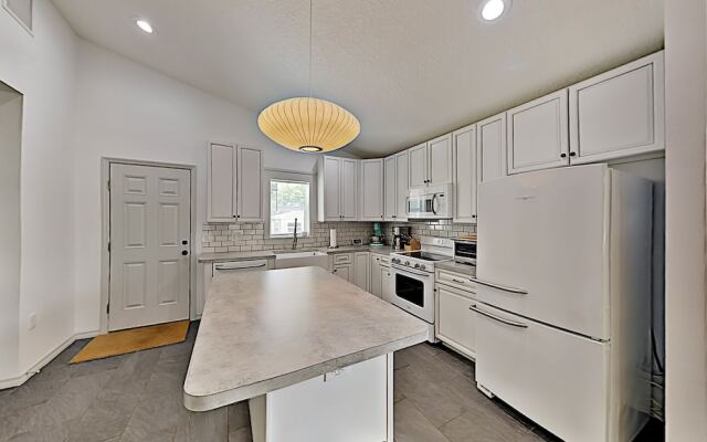 305whaya 3 Bedroom Home