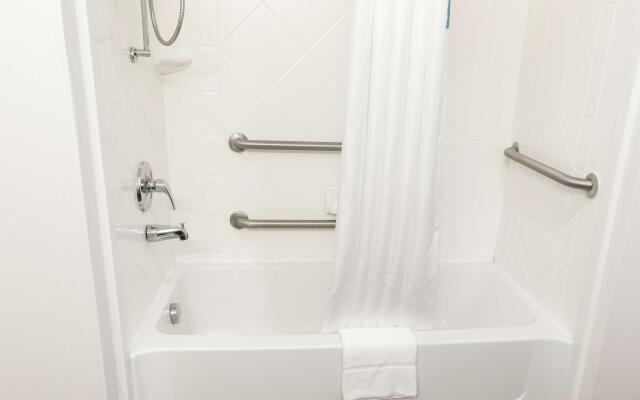 Hampton Inn & Suites Chesapeake-Square Mall