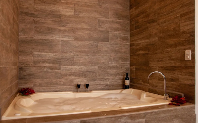 Toucan Platinum Suites Aparthotel