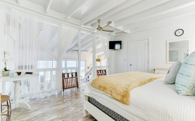 Romantic Beach House by Vtrips