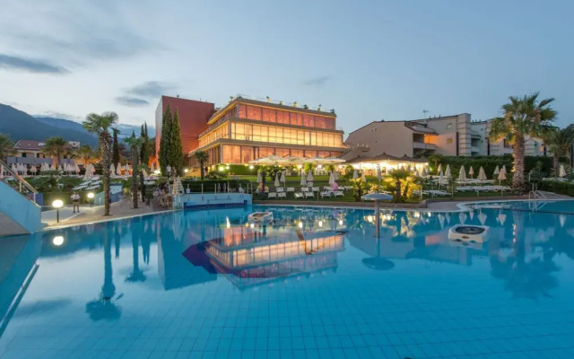 Tastefully Furnished Studio Near the Sea