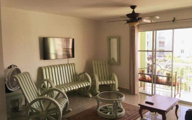 Apt in punta cana 7 minutes from airport , beaches