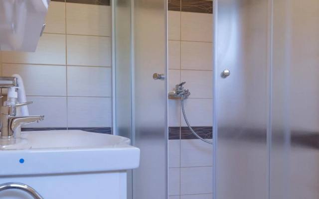 IRIS Room & Apartment