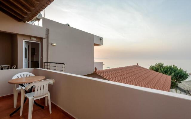 APARTMENT3 50metres from THE sea 'NEW LISTING'