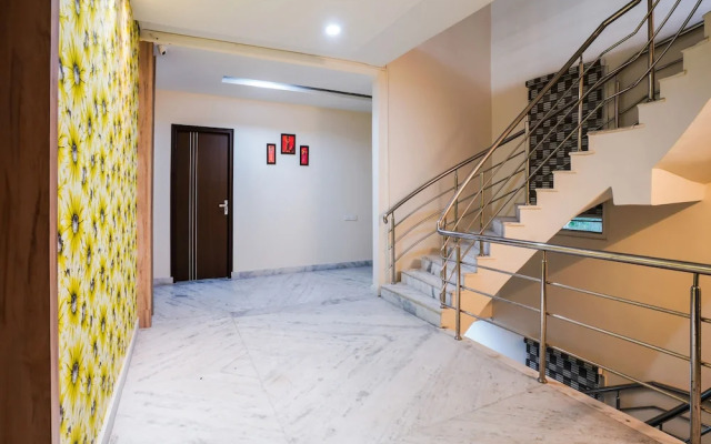 Oyo 22445 Lakshmi Residency