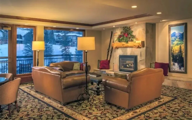 Luxury Ski in, Ski out 3 Bedroom Mountain Residence in the Heart of Lionshead Village with Heated Pool and Slopeside Hot Tub