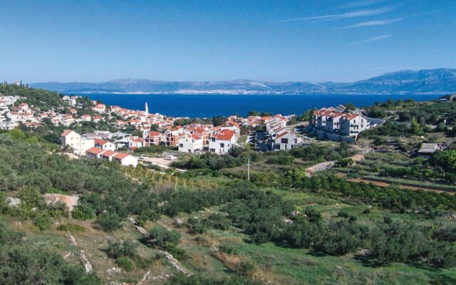 Beautiful Apartment in Sutivan With Wifi and 3 Bedrooms