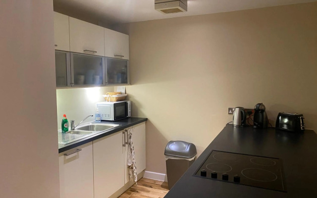City Centre 2 bedroom apartment, secure parking.