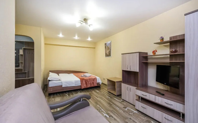 Апартаменты В Гости на улице Челюскинцев, д. 44