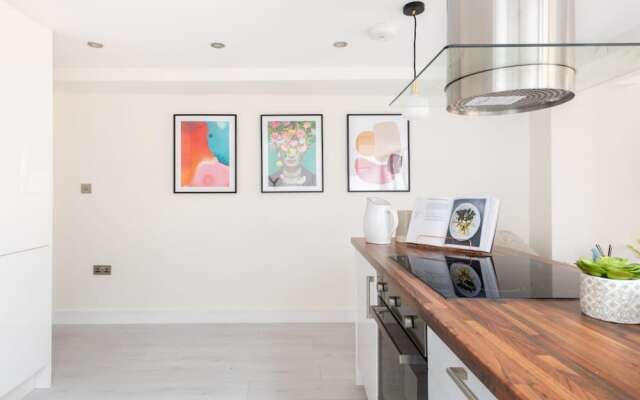 The Brixton Hill - Modern & Bright 2BDR Apartment with Garden