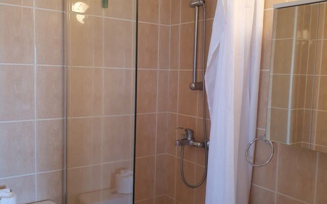 Studio/scenic Views/pool/air Con/near Attractions