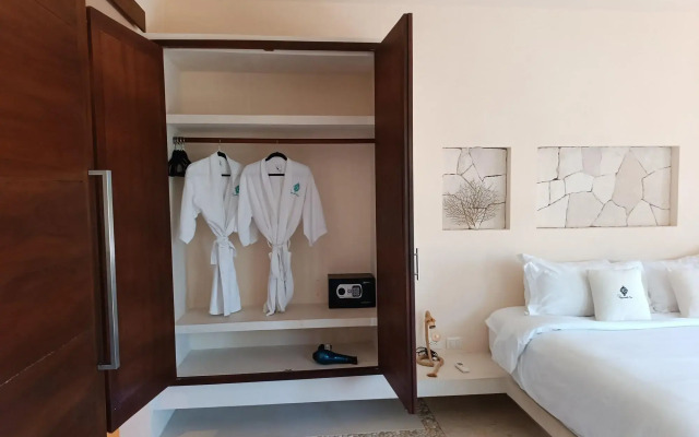 Casa Punta Coco & Beach Club