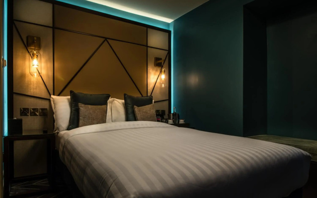 Seven Hotel