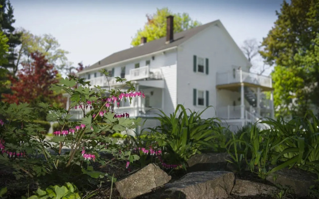 Anne's White Columns Inn