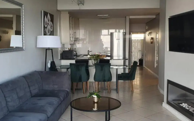 Beachfront 3-bedroom with Robben Island views