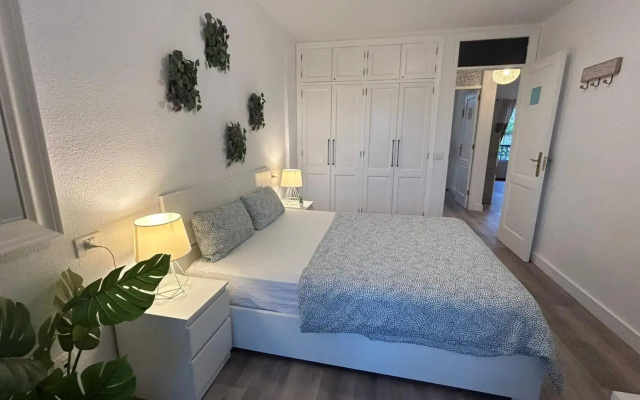 Hübsche Ferienwohnung mit 2 Schlafzimmern, Pool und WLAN, Strandnähe
