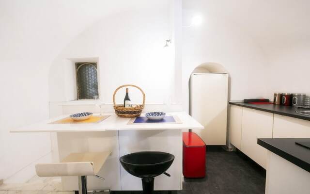 Caden Splace - Dbalconycollection at Piazza Navona