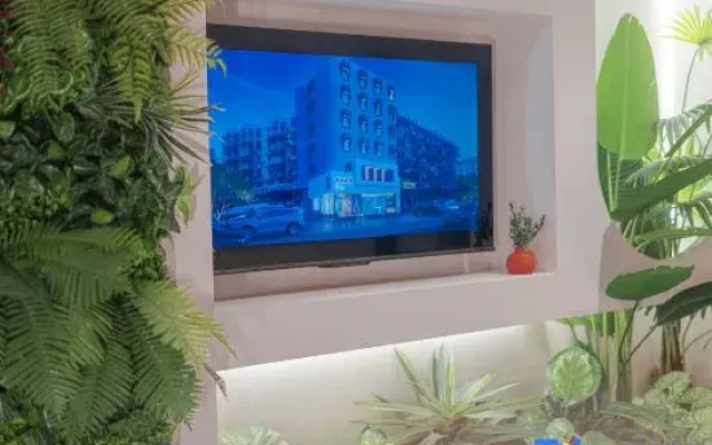 Zhiai Future Hotel (Hefei High-Speed Railway South Station Lei Street)