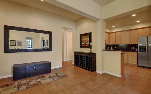 Barefoot Villa Mountain Views & Luxury Spa Access