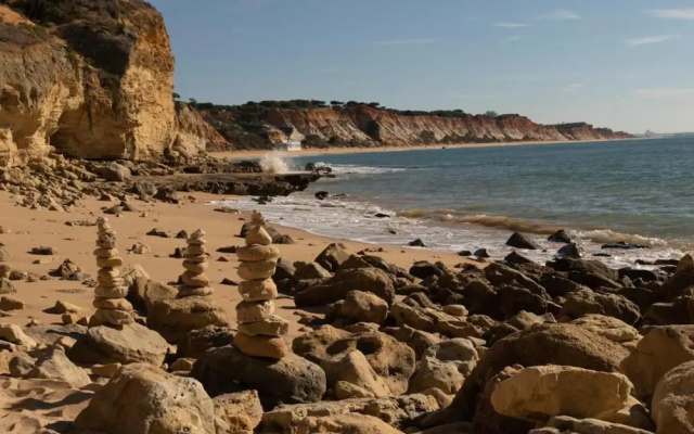 Stunning Olhos do Mar Apt, Albufeira