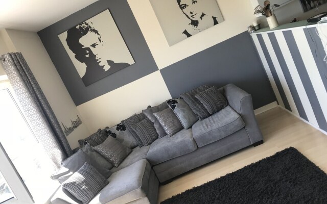 Finlay Drive City View Apartment