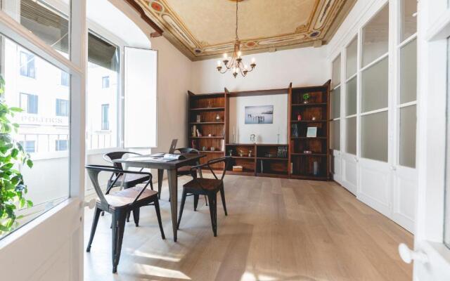Bravissimo Plaça del Vi, Authentic Historic Apartment