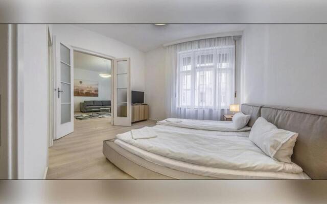 Luminous Design Apartment At Wesselényi Street