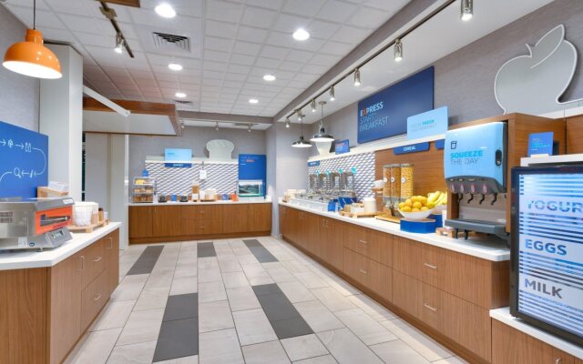 Holiday Inn Express & Suites Gainesville I-75 by IHG