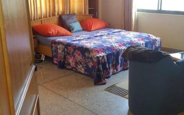 Room in Guest Room - Renajoe Exclusive Guesthouse Tema Community 9