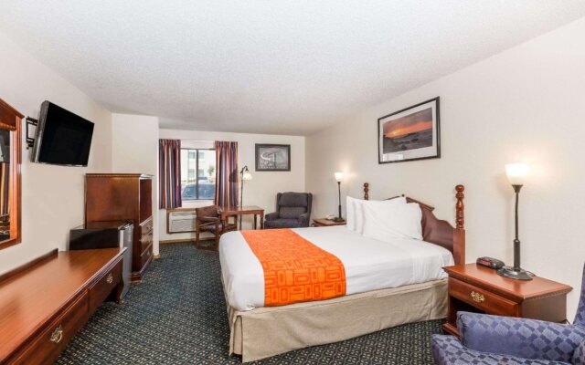 Howard Johnson by Wyndham Wichita Airport