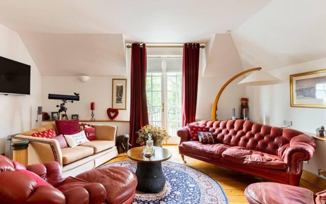 Stunning Luxury Duplex With Hot Tub and Aircon