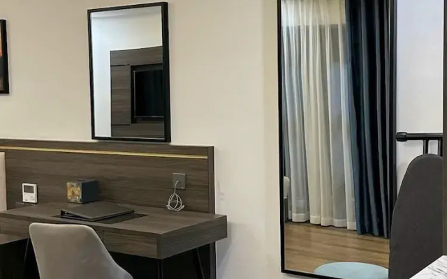 Luxury Phoenix Hotel