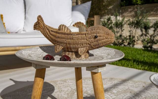 Vera's White Pearl Apartment