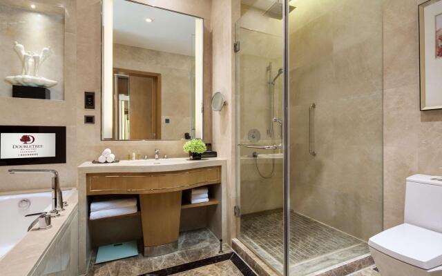 DoubleTree by Hilton Guangzhou-Free Shuttle Bus to Canton Fair Complex & Overseas Buyer Registration Services during Canton Fair Period