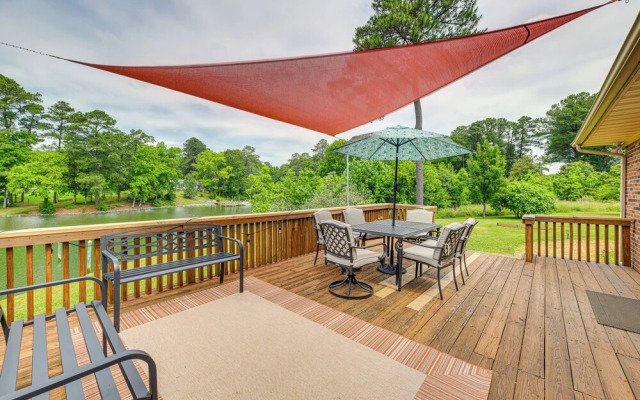 Riverfront Virginia Home - Dock, Fire Pit & Kayaks