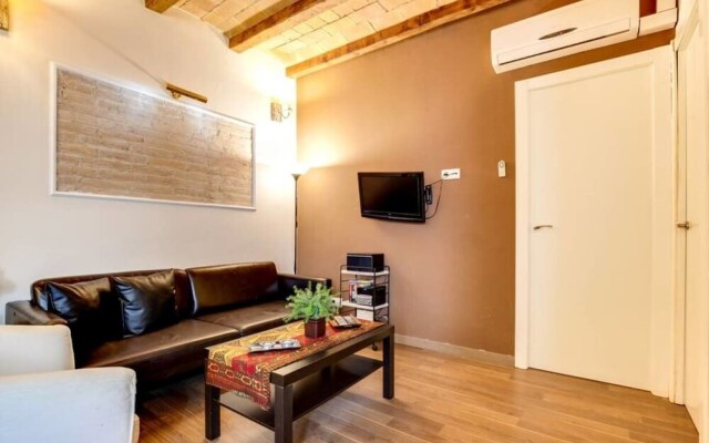 Modern 2 Bed Flat in Trendy Poble Sec
